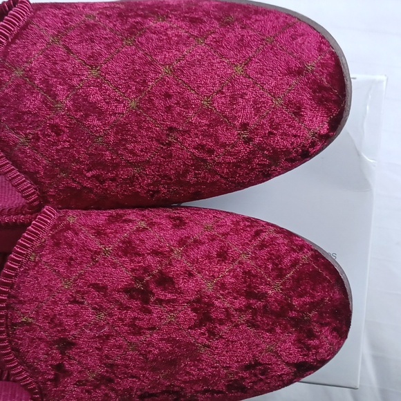 Tender Tootsies "Wine" Velour Scuff Slipper NEW- Sz. 7 - Picture 4 of 11